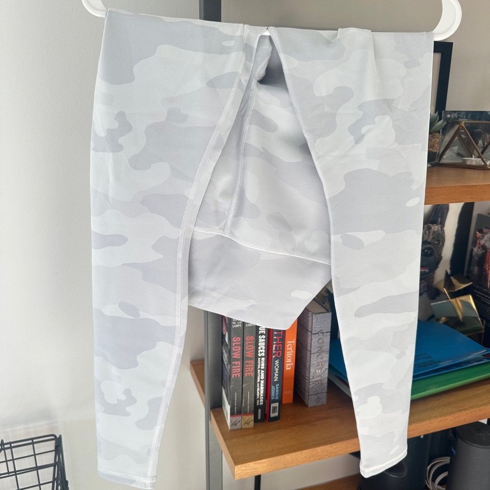 Alo Camouflage Leggings - Gray